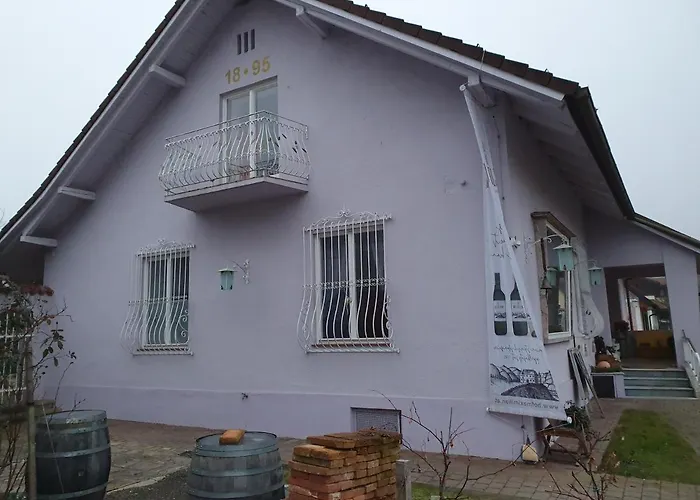 Carla 3* إيهرينهاوزين